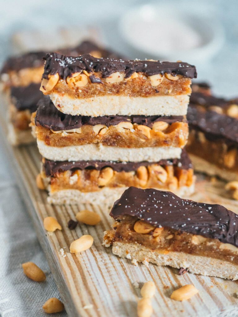 Gesunde vegane Snickers Riegel selber machen in 3 Schritten